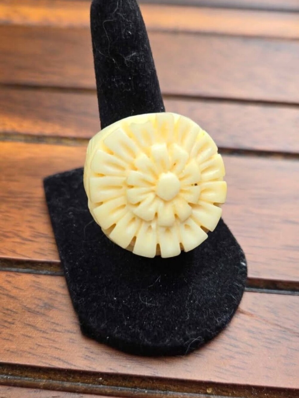 Cream Floral Carved Statement Ring - Women Jewelry Size 6